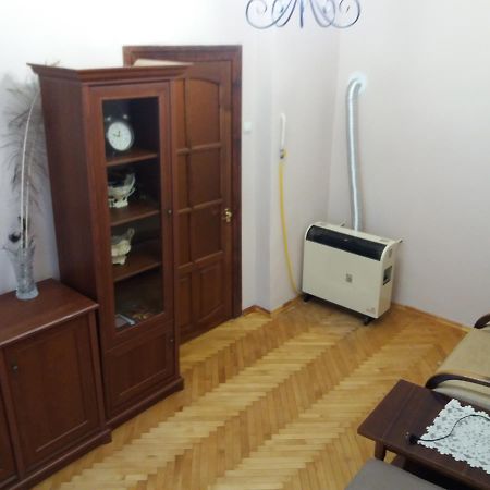 Pylnykarska 6 Apartment ลวีฟ ภายนอก รูปภาพ