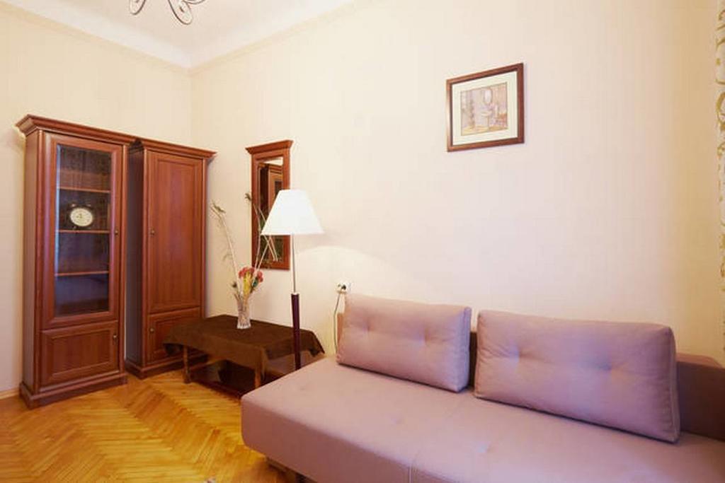 Pylnykarska 6 Apartment ลวีฟ ภายนอก รูปภาพ