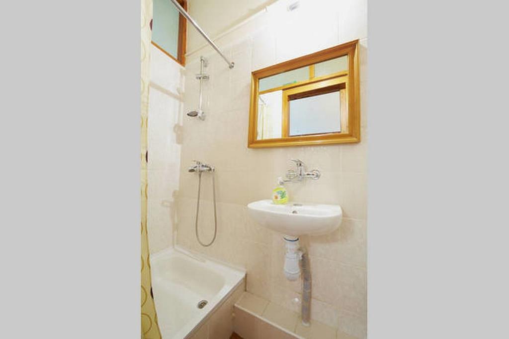 Pylnykarska 6 Apartment ลวีฟ ภายนอก รูปภาพ