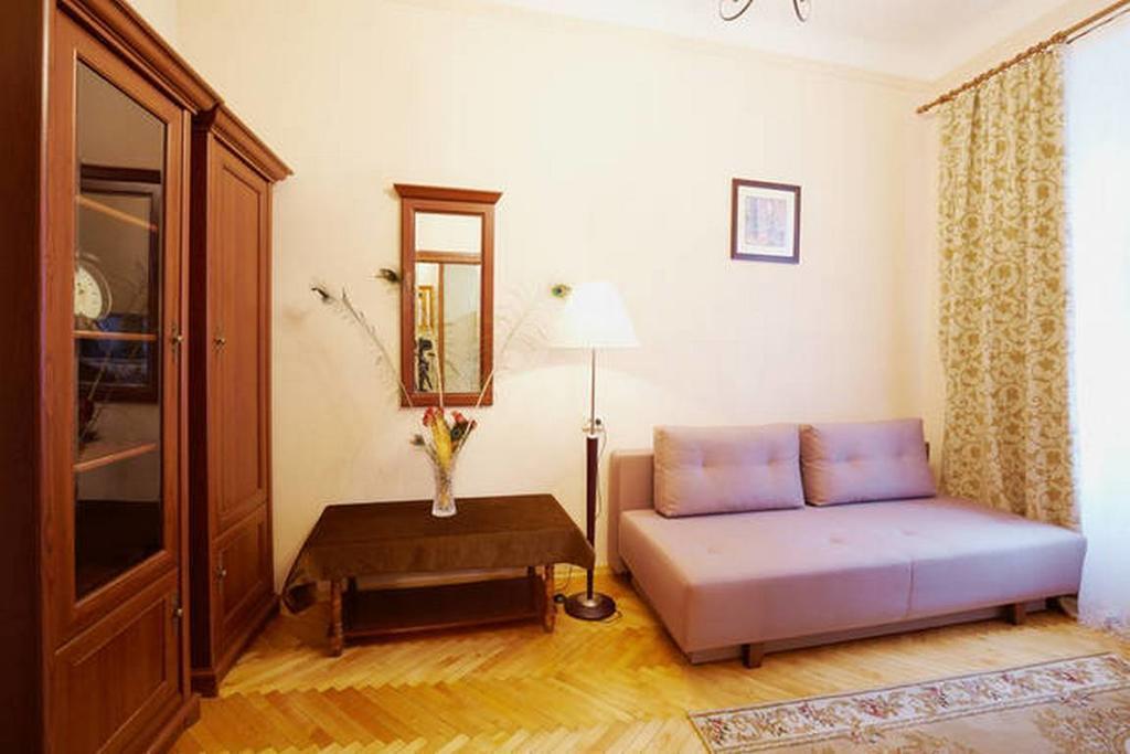 Pylnykarska 6 Apartment ลวีฟ ภายนอก รูปภาพ